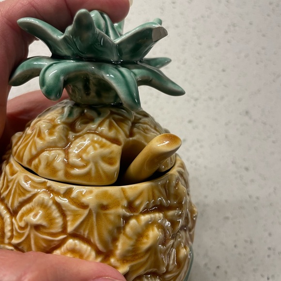 Bordello Pinheiro Pineapple jam jar small chip on the underside of the leaf - Picture 8 of 9